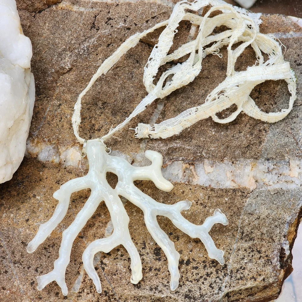 Artisan Boho Raw boyfriend Cut Choker White Coral Concept Accessory Shabby Chic - Picture 12 of 13